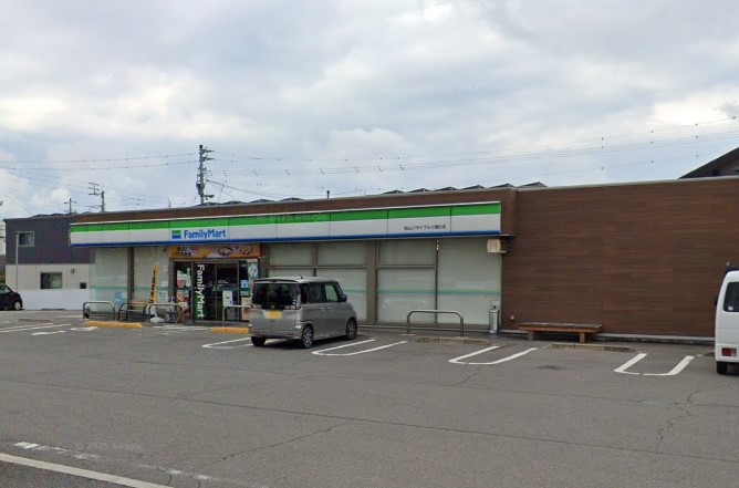 5.ファミリーマート松山フライブルク通り店　350ｍ5分