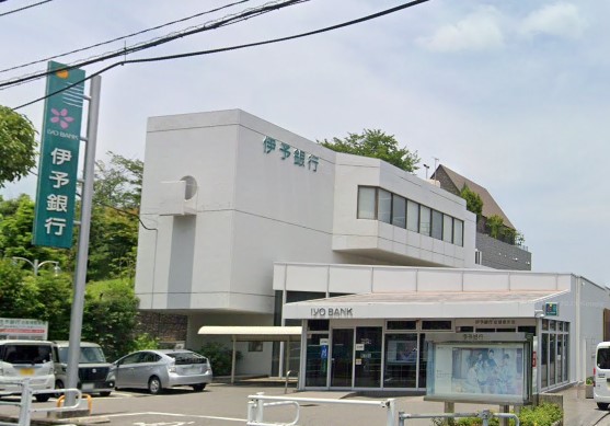 8.伊予銀行空港通支店　500ｍ7分