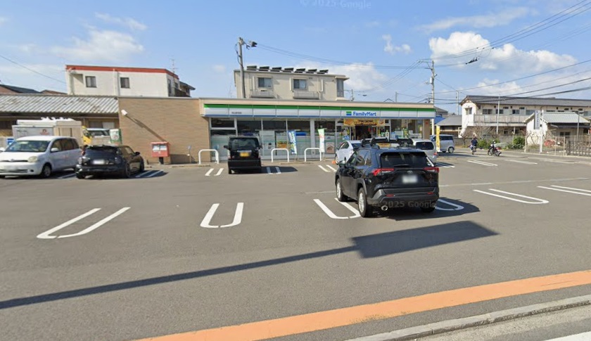 5.ファミリーマート松山針田店　400ｍ徒歩5分