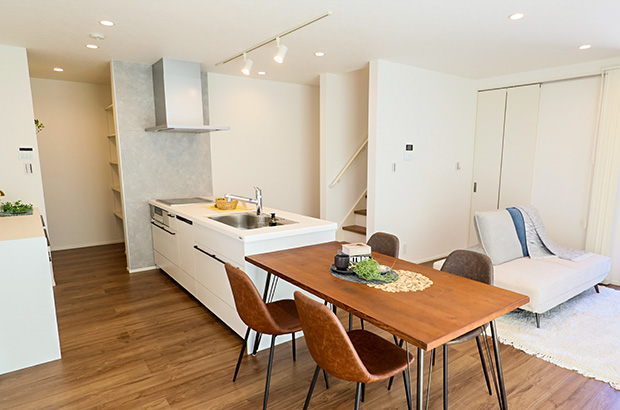 家族が自然と集まる心地よい空間