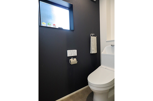 落ち着いた雰囲気のトイレ空間