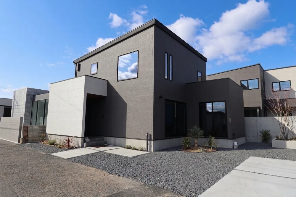 光と影が織りなす、大人の空間。夜の静寂も愉しむ住まい【ZERO-CUBE＋BOX】