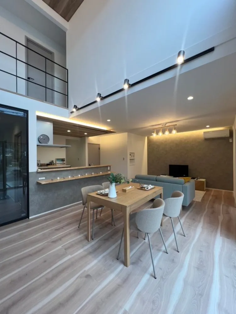 シンプルな外観からは想像できないホテルライクな住まい