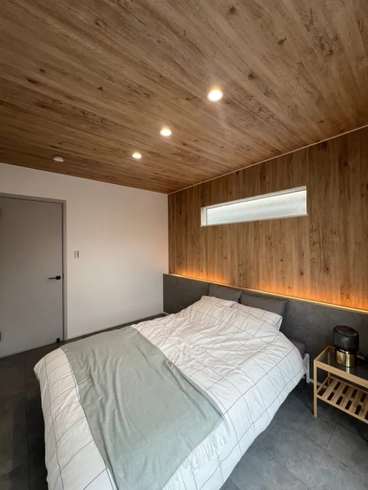 シンプルな外観からは想像できないホテルライクな住まい