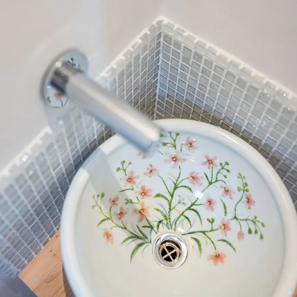 砥部焼の手洗い