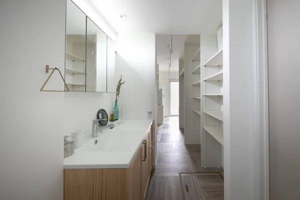 デザインと性能の理想的な融合〜自然素材と最新空調で家族を包む〜