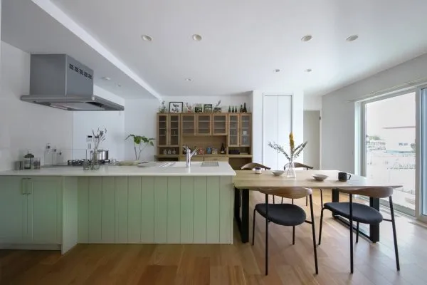 デザインと性能の理想的な融合〜自然素材と最新空調で家族を包む〜