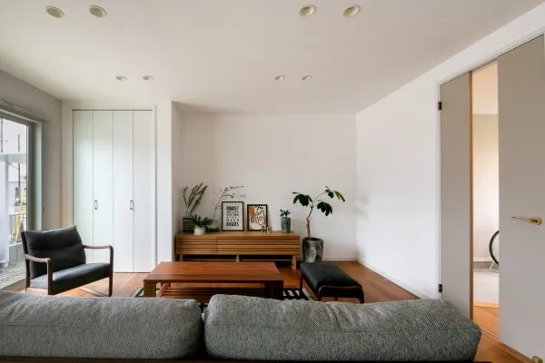 デザインと性能の理想的な融合〜自然素材と最新空調で家族を包む〜