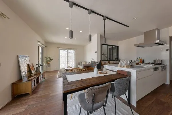 アメリカのトレンドを纏う。〜遊び心と機能美が融合した、新しいサーファーズスタイル〜