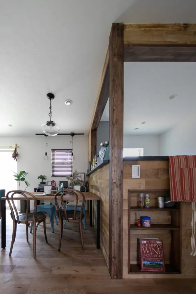 優しいグリーンの外壁のガレージ付きハウス〜開放感あふれるナチュラルハウス〜