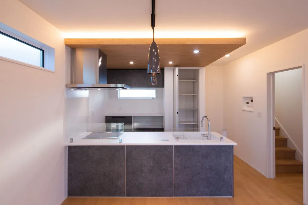 毎日の料理が楽しくなる、機能美あふれるキッチン空間