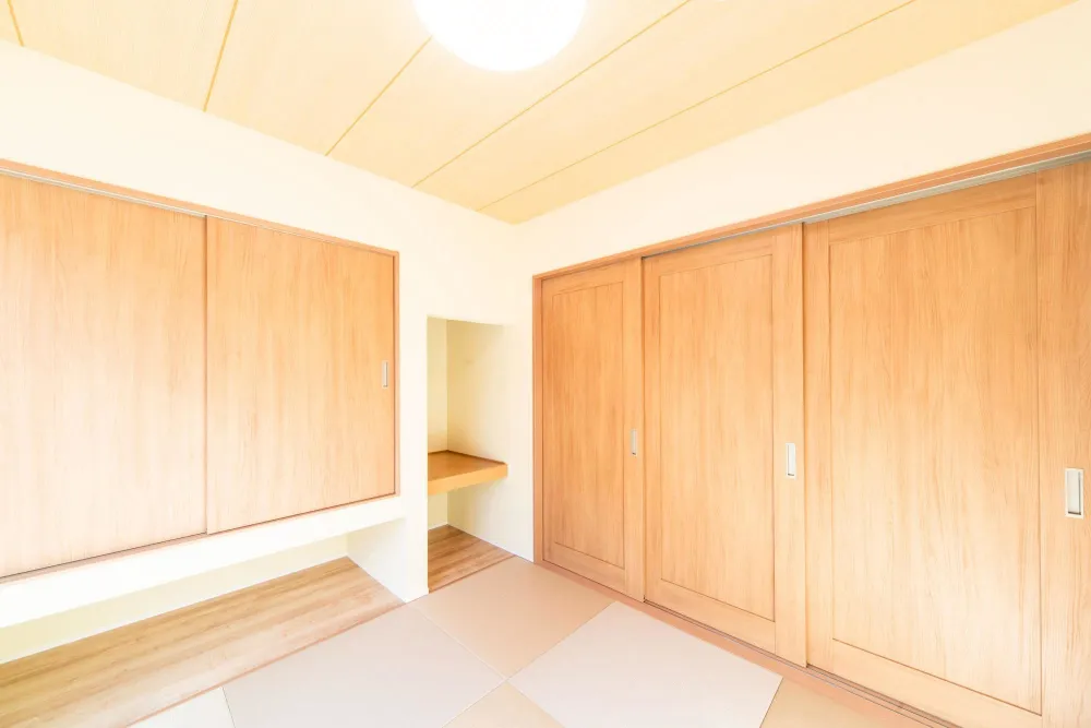 平屋の心地よさと2階建ての利便性を両立。「1階完結型」で家事動線が整う高性能な家