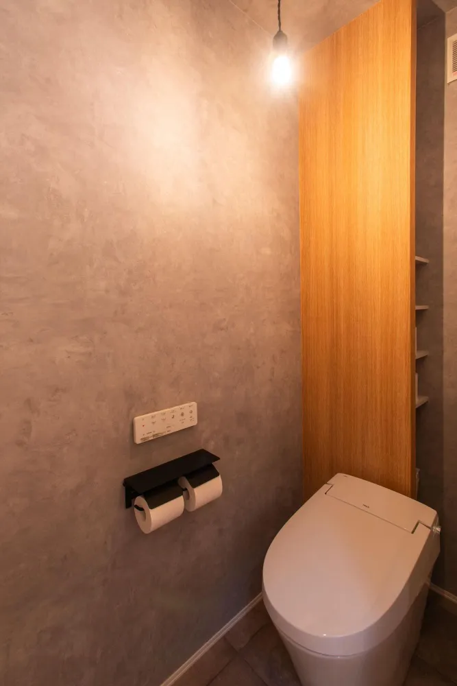 大きな窓とスケルトン階段のある明るく開放的なお家