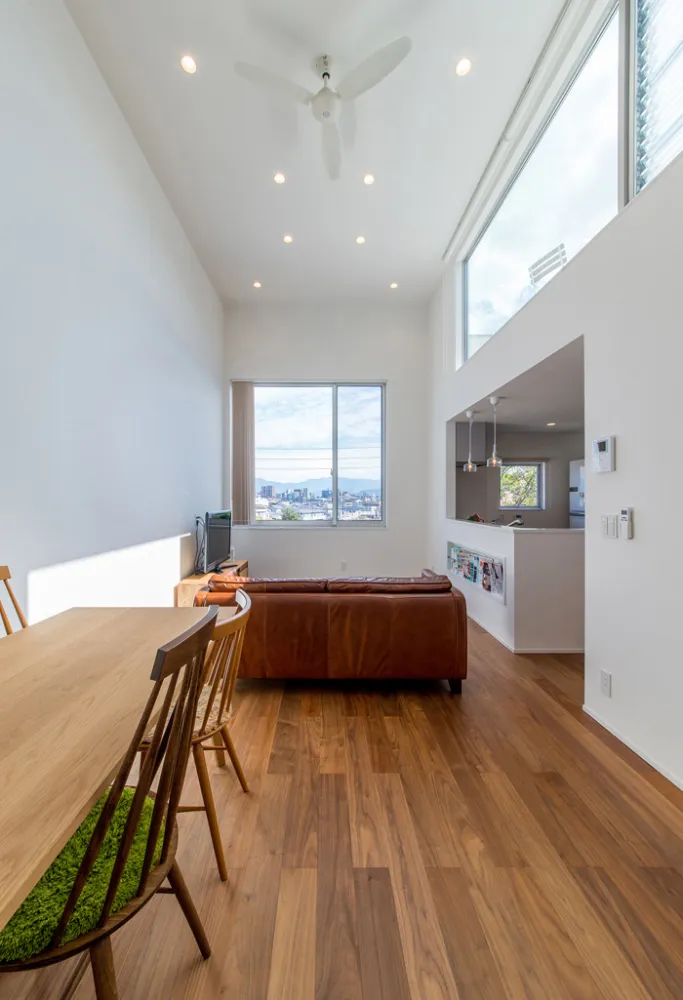 景色をインテリアにする、開放感抜群の2階リビング