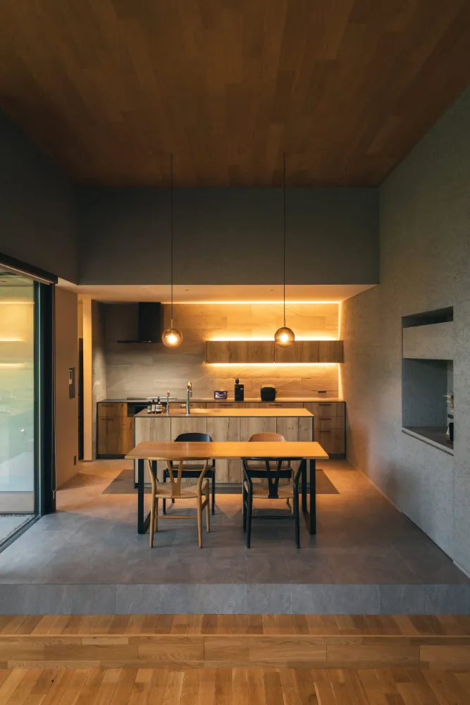 緑豊かに囲まれた開放的な住まい