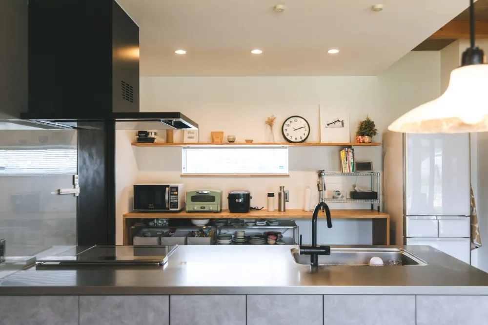 伊予灘の夕焼けを楽しむガレージハウス