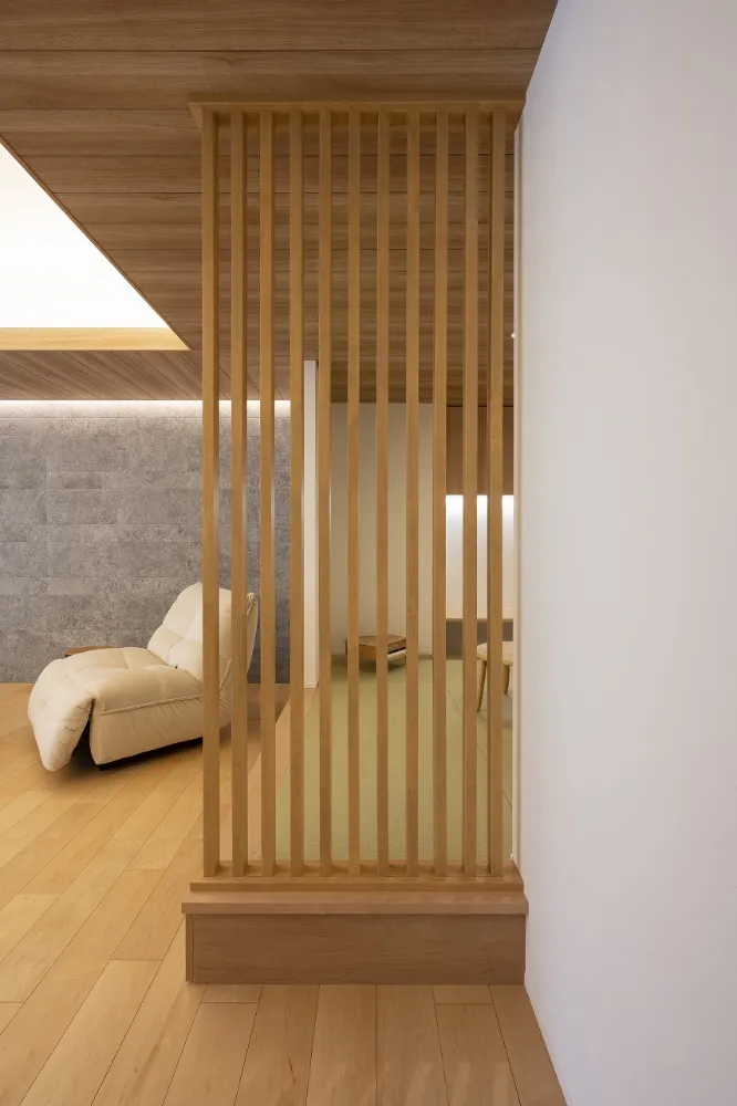 木の温もりが灯る和モダンの家