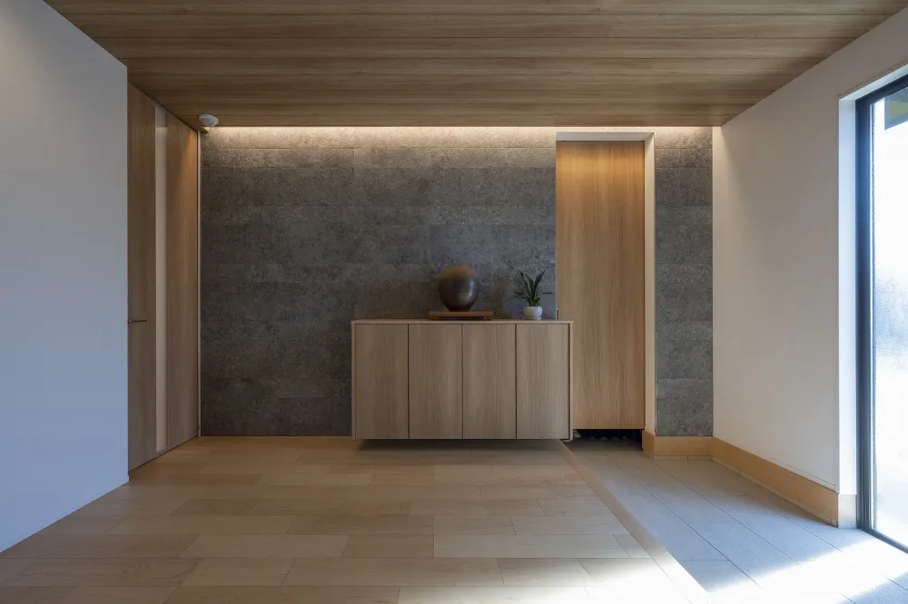 木の温もりが灯る和モダンの家