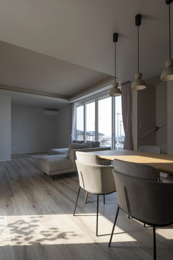 水平線をとりこむ大開口の家