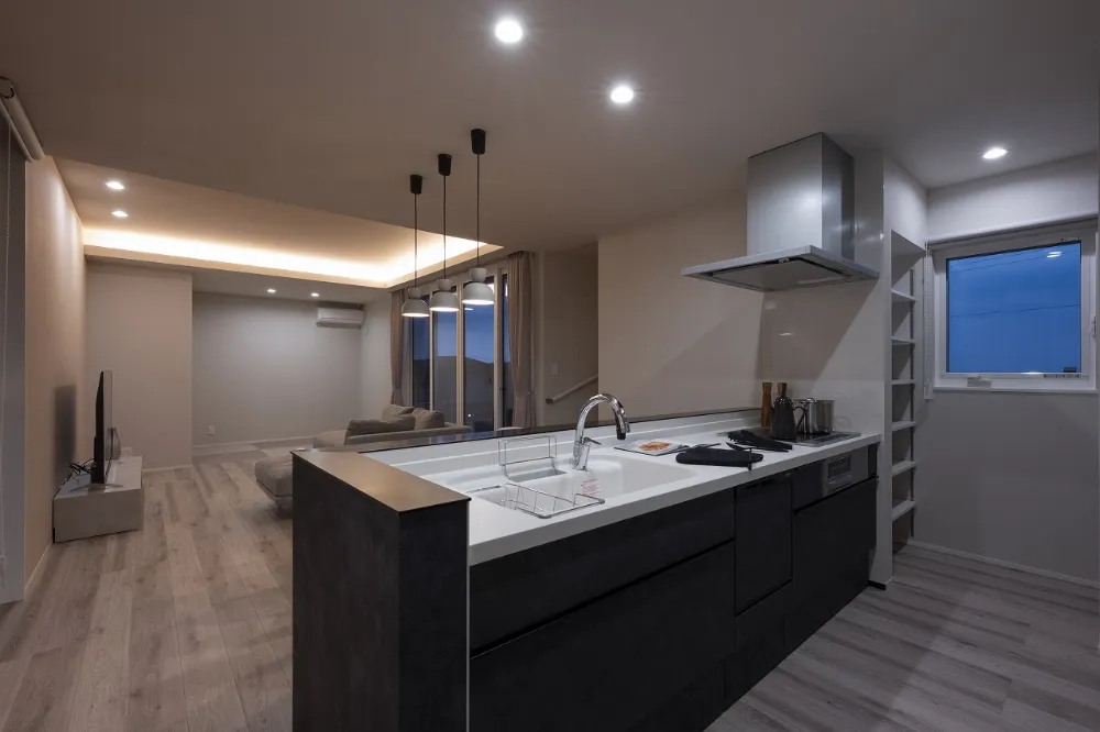 水平線をとりこむ大開口の家