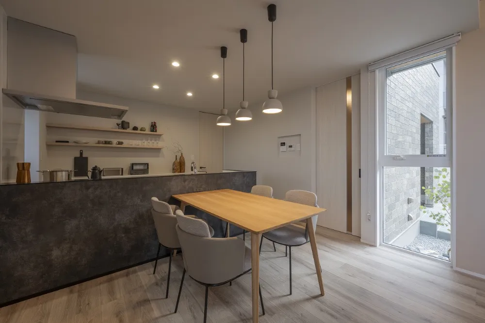 水平線をとりこむ大開口の家