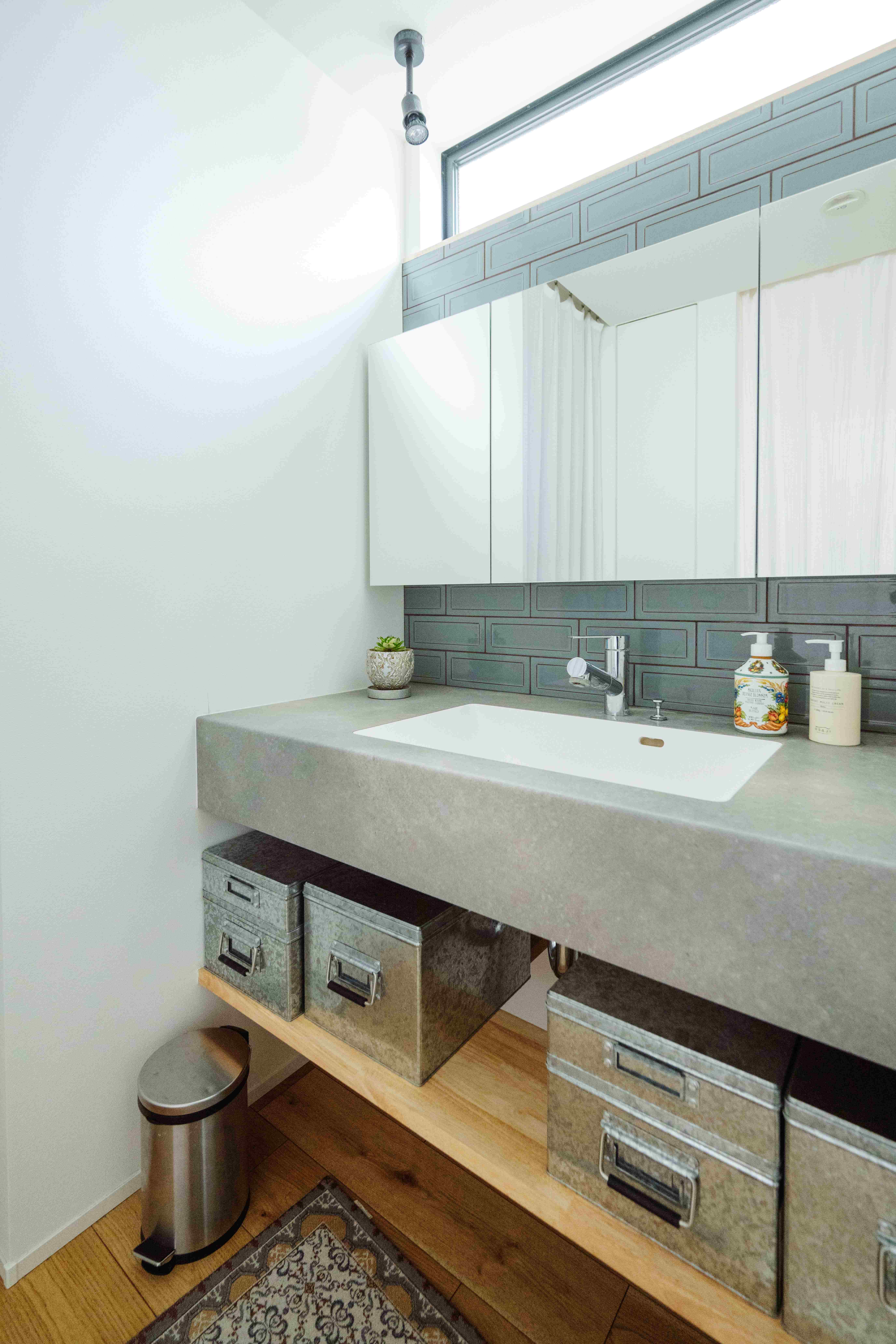 モールテックス仕上げの洗面台