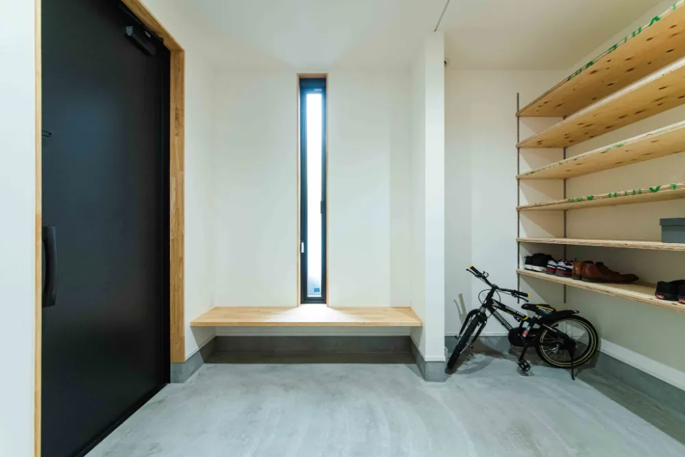 造作ベンチと大容量シューズインクローゼット