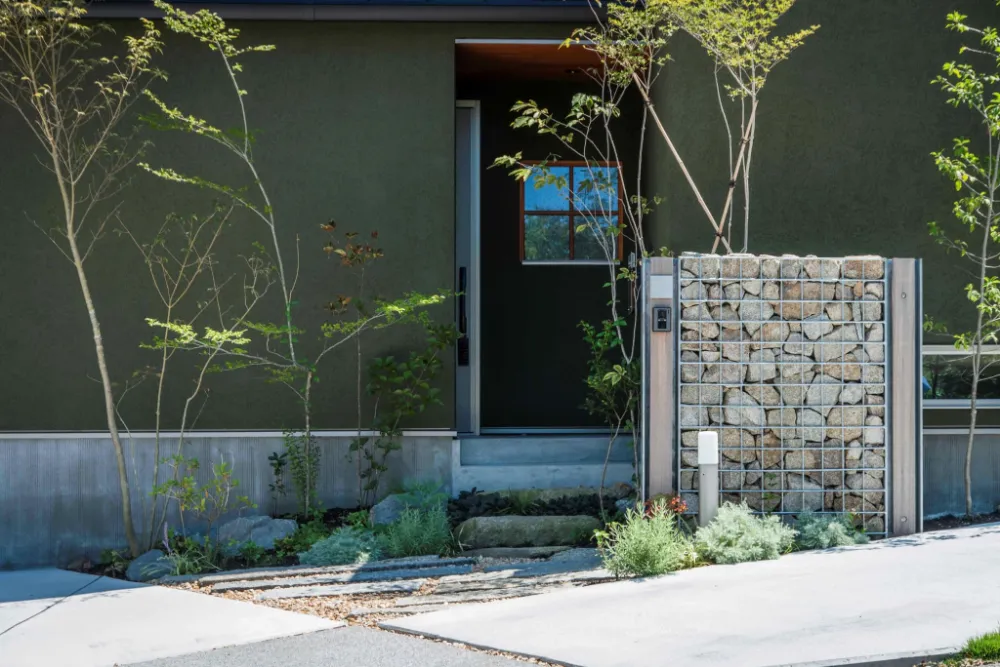 細部にまでこだわった木とアイアンが生きる家