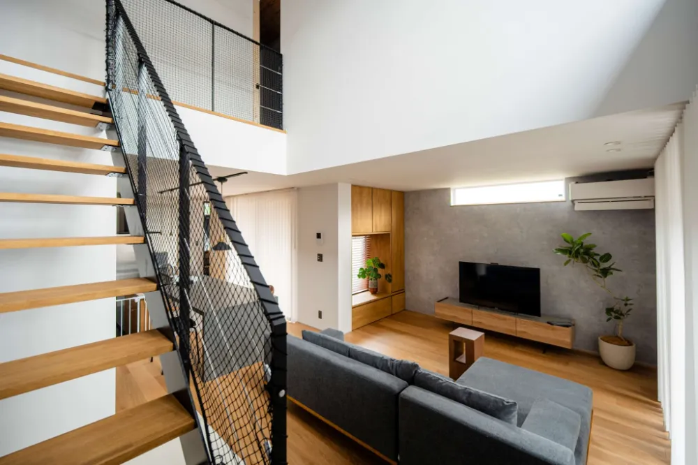 開放感とプライバシーを両立　2つの中庭のある家