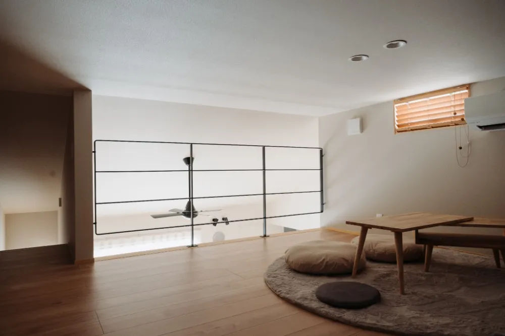 家族が繋がるロフトや中庭のある平屋