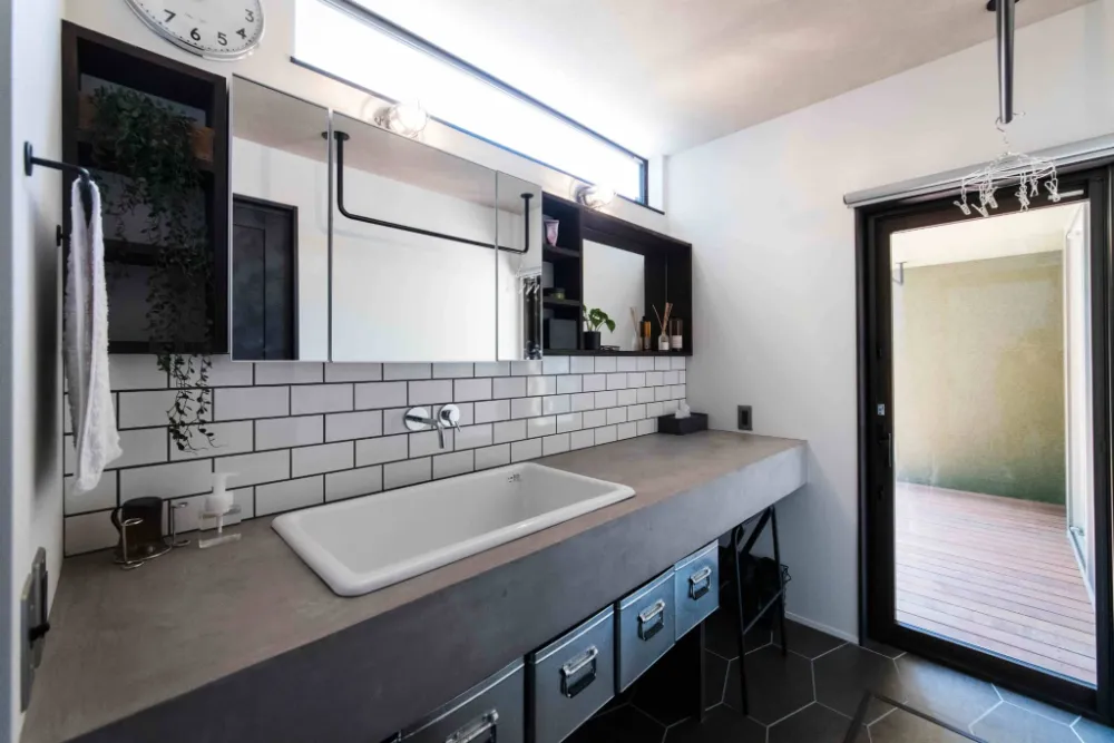 細部にまでこだわった木とアイアンが生きる家