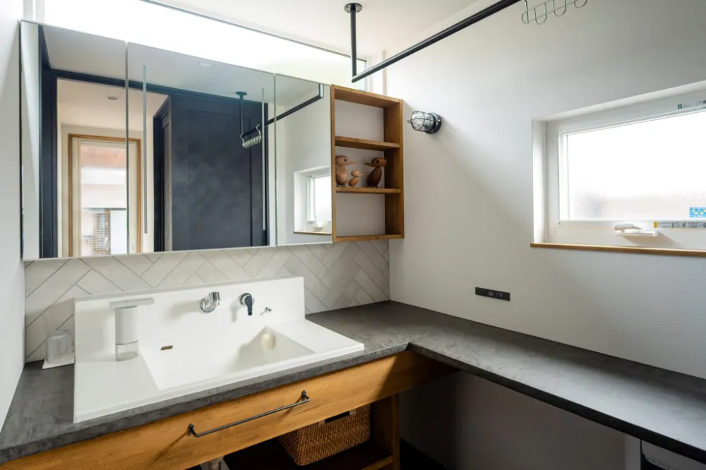 開放感とプライバシーを両立　2つの中庭のある家