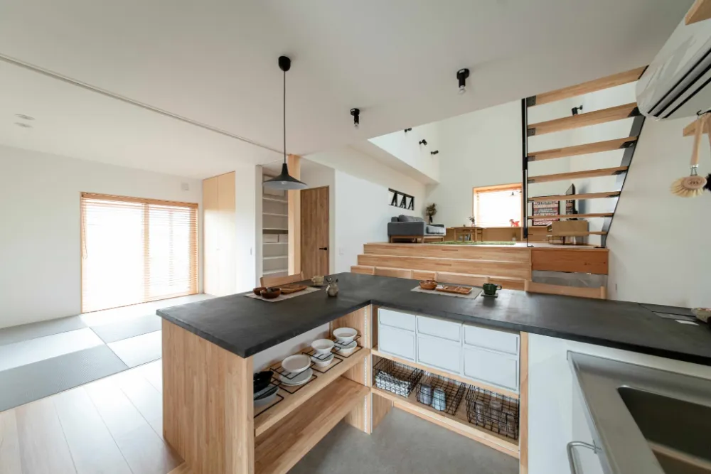 オープンキッチンで開放的な空間を演出