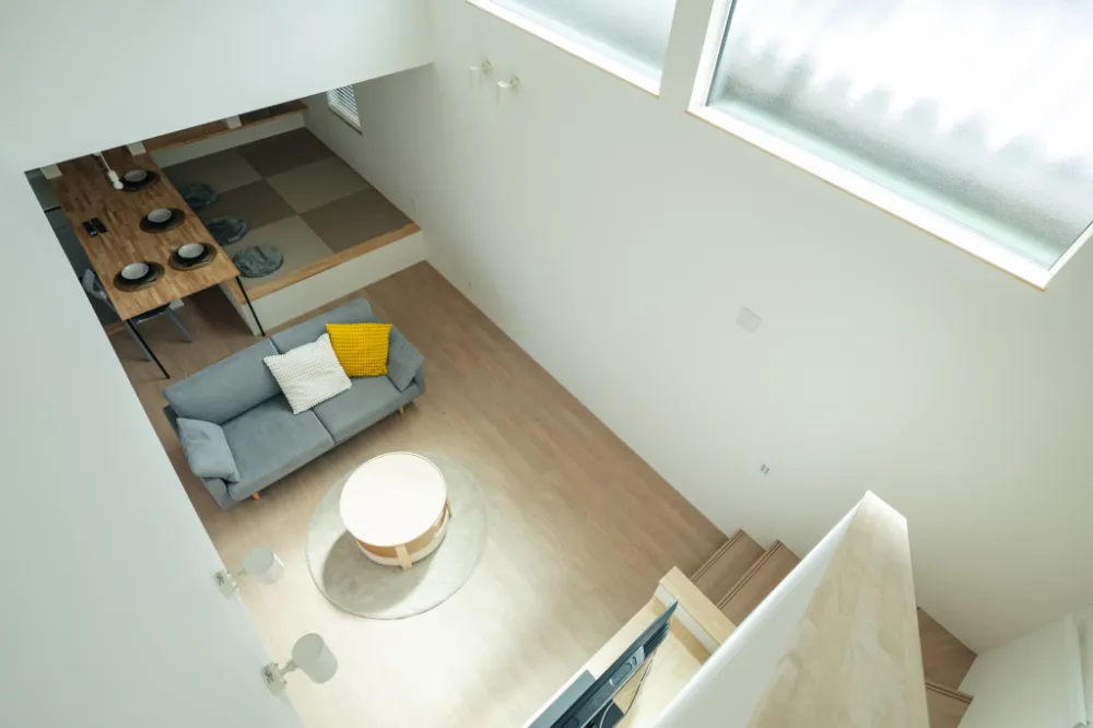 平屋みたいなちょっと小さな三角屋根の家