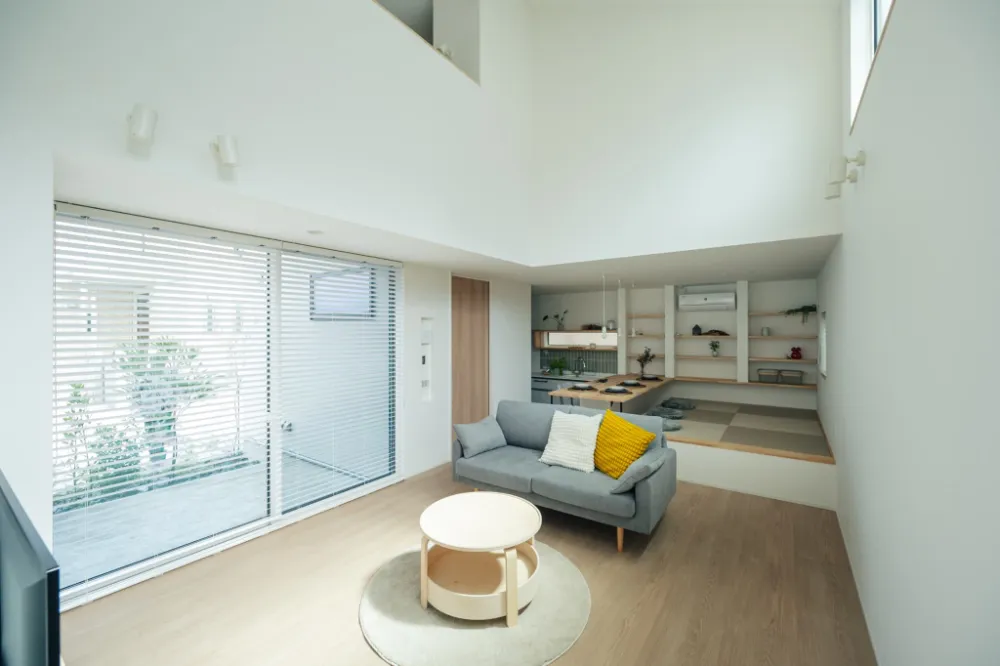 平屋みたいなちょっと小さな三角屋根の家