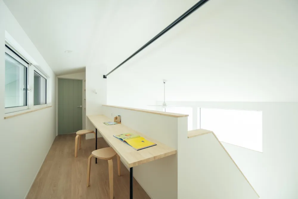 平屋みたいなちょっと小さな三角屋根の家