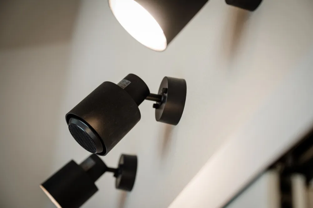 スポットライト型スピーカー