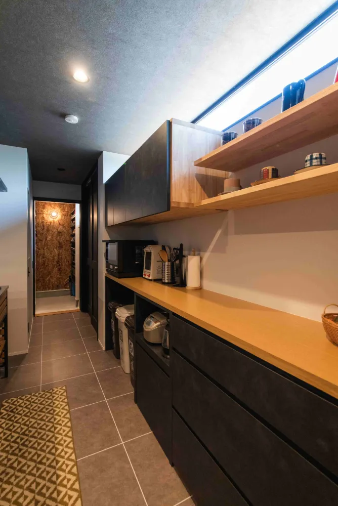 細部にまでこだわった木とアイアンが生きる家