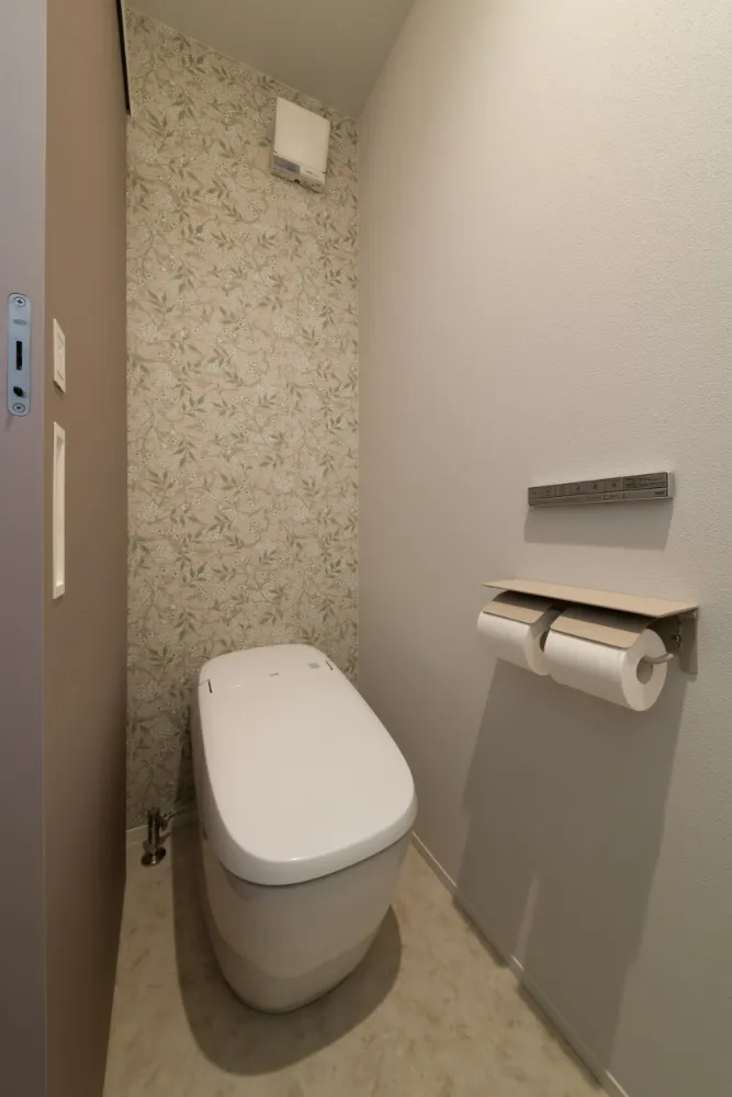 猫と暮らす、凛とした佇まいの平屋