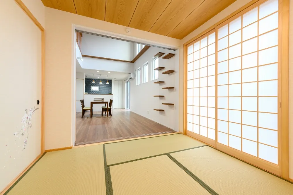 ダブル断熱で真冬でも暖かい。造作キャットウォークのある家族4人と愛猫の家