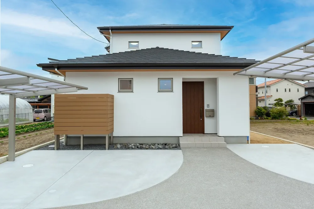 自然素材が心地いい。開放的なリビングで寛ぐ、ずっと快適な高性能住宅