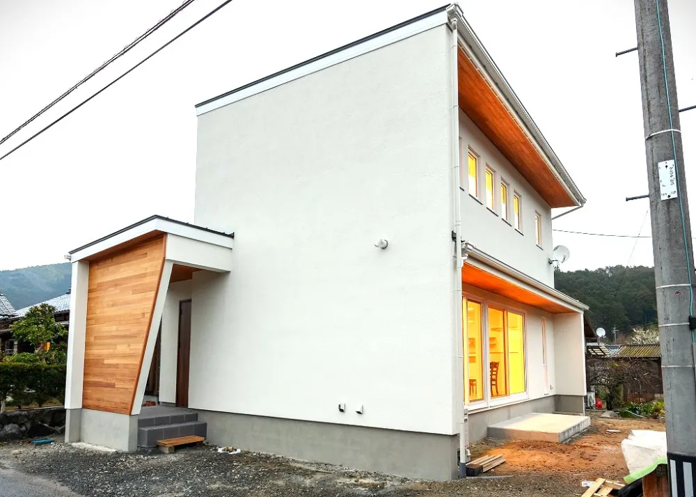 素材と性能にこだわった、シンプルな間取りの住まい