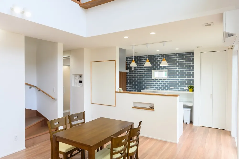 ダブル断熱で真冬でも暖かい。造作キャットウォークのある家族4人と愛猫の家