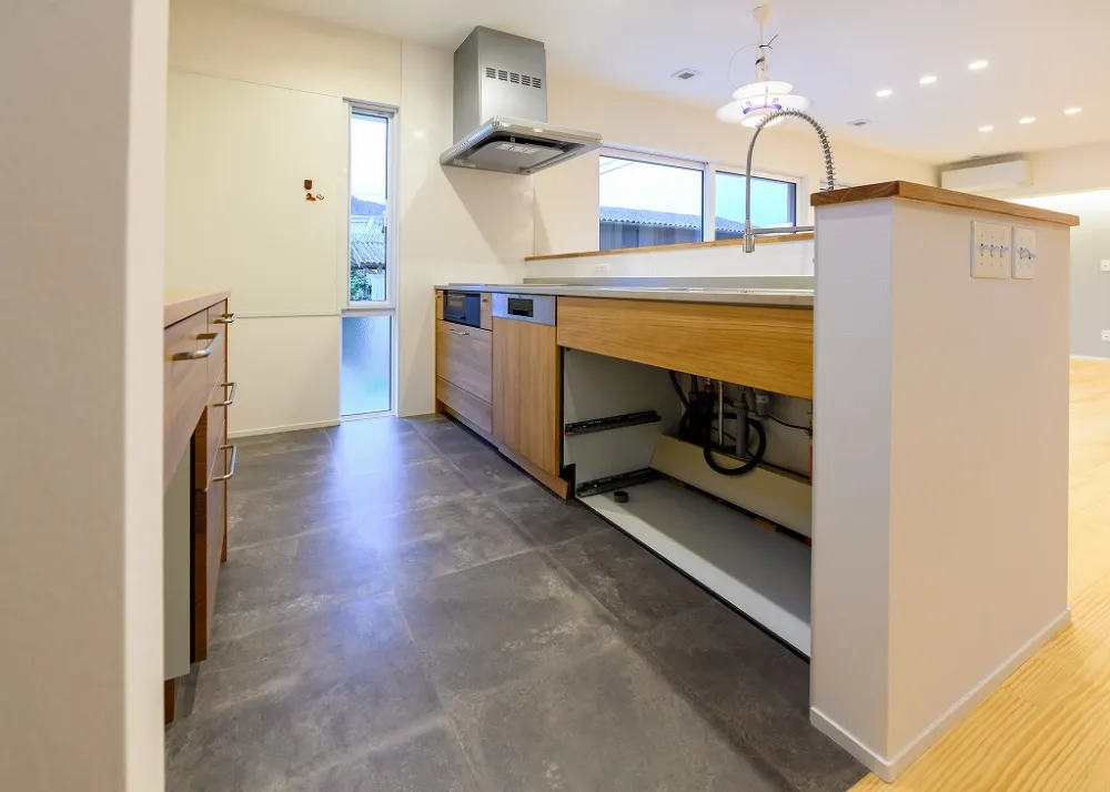 素材と性能にこだわった、シンプルな間取りの住まい