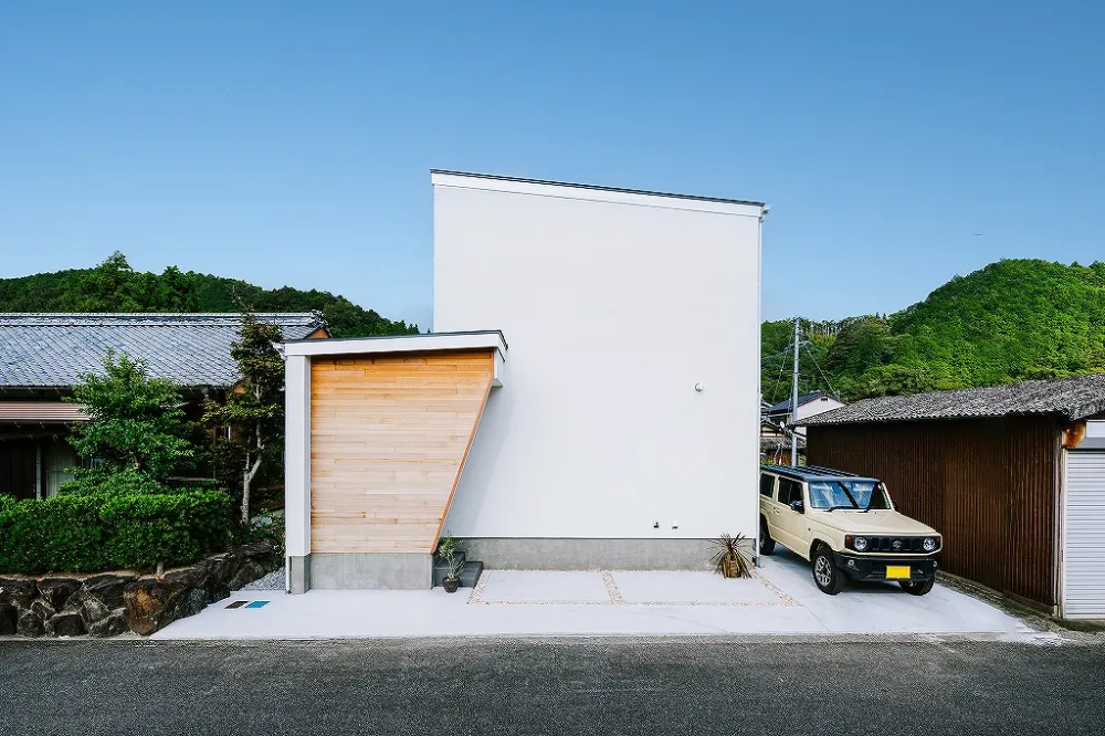 素材と性能にこだわった、シンプルな間取りの住まい