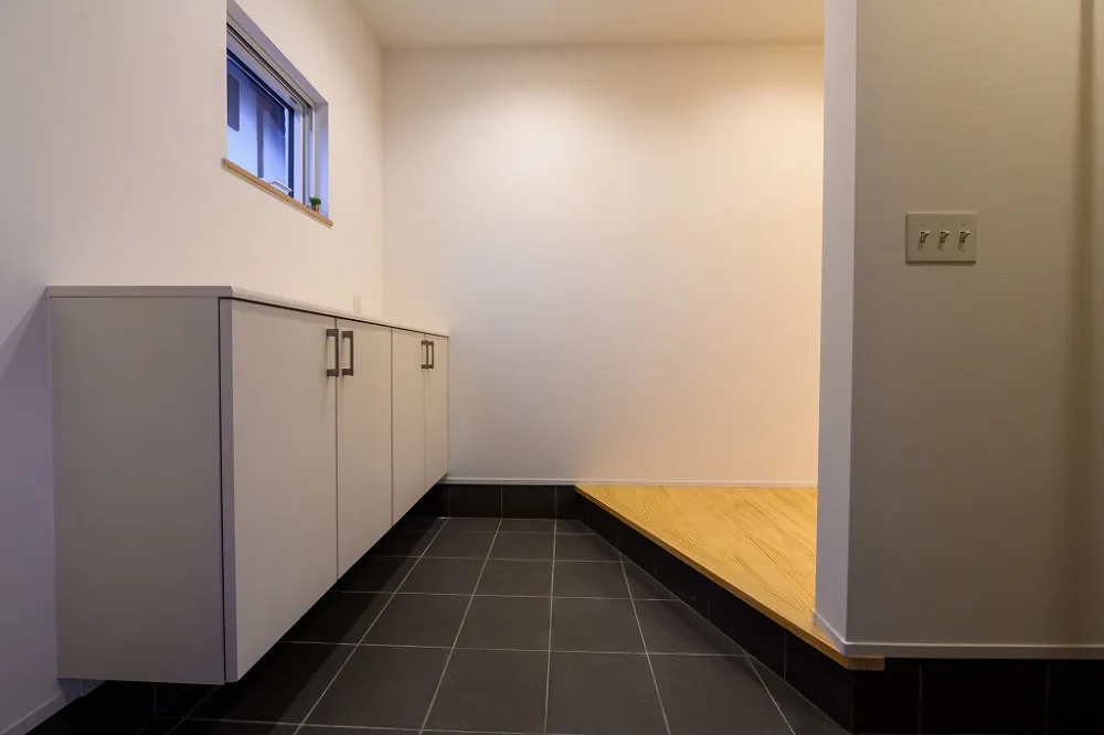 素材と性能にこだわった、シンプルな間取りの住まい