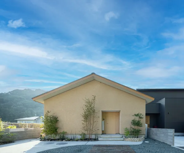 【オーナー様邸見学会】山々の美景を味わう平屋 in 松山市