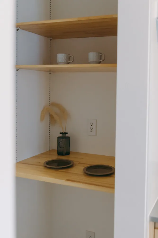 カフェのように暮らす家／コの字キッチンで叶える心地よい時間