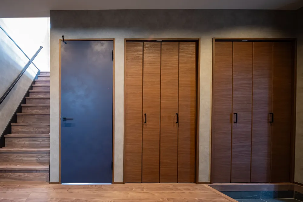 重厚と優美が響き合う　ダークトーン×フェミニン