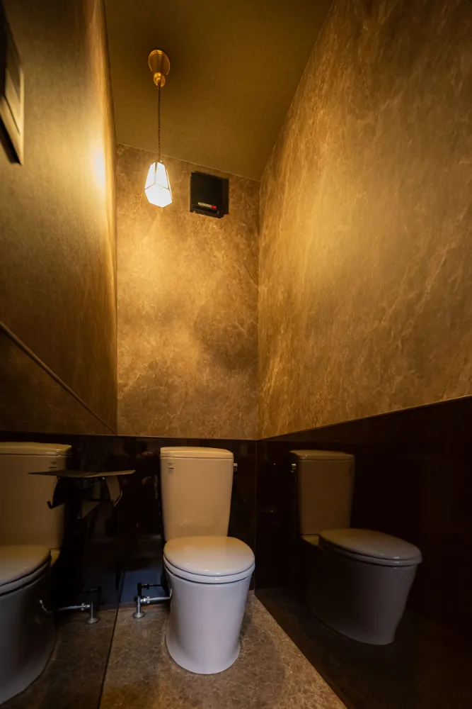 重厚と優美が響き合う　ダークトーン×フェミニン